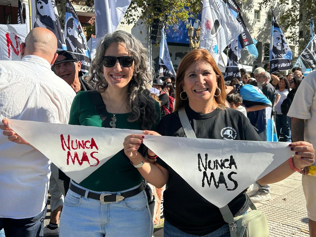 guzzoviviana's tweet photo. La memoria no es solo recuerdo, es semilla. Y fueron las Abuelas y las Madres quienes sembraron esperanza donde parecía no haberla.

Es nuestra responsabilidad seguir cultivando esa memoria colectiva, para que, juntos, una vez más y para siempre, digamos con firmeza: #NUNCAMÁS https://t.co/vzKg1cPG30