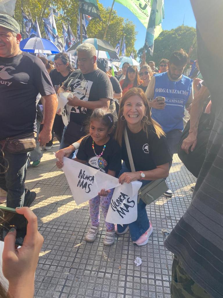 guzzoviviana's tweet photo. La memoria no es solo recuerdo, es semilla. Y fueron las Abuelas y las Madres quienes sembraron esperanza donde parecía no haberla.

Es nuestra responsabilidad seguir cultivando esa memoria colectiva, para que, juntos, una vez más y para siempre, digamos con firmeza: #NUNCAMÁS https://t.co/vzKg1cPG30