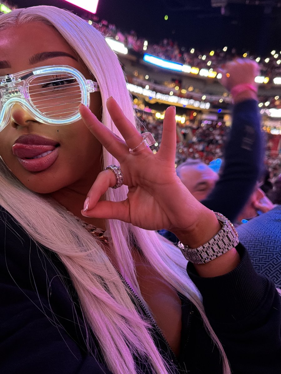 𝐃𝐨𝐮𝐛𝐥𝐞 𝐑. tweet media