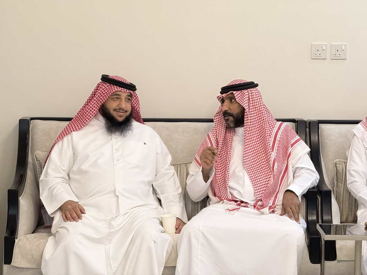 AloyunV's tweet photo. جانب من معايدة أسرة فريق العيون التطوعي بمناسبة عيد الفطر المبارك لعام ١٤٤٧ هـ بحضور رئيس الفريق الأستاذ: محمد بن علي العويس

حضر المعايدة عددًا من أعضاء الفريق من القسم الأول ورواد المستقبل، كما حضر رئيس مجلس إدارة جمعيتنا الأم جمعية العيون التطوعية وكافة أعضاء مجلس الإدارة https://t.co/VJtGPlw9eV