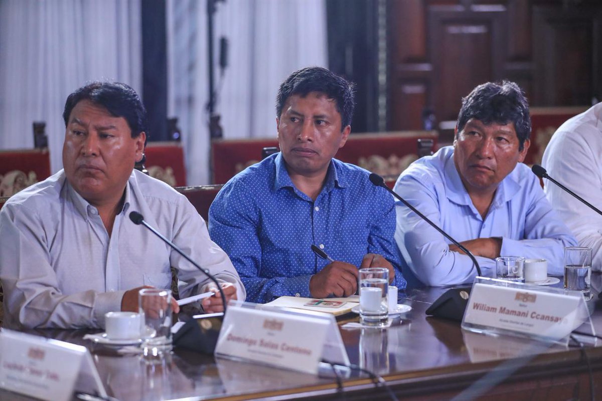 presidenciaperu's tweet photo. El Gobierno continúa promoviendo el diálogo con autoridades regionales y locales para atender las principales necesidades en salud💪.

☝️Durante la reunión sostenida con alcaldes del Cusco, en la que participaron el presidente José María Balcázar y el congresista Guido Bellido, se evaluó el financiamiento de intervenciones en establecimientos de salud.
✅ Estas acciones buscan asegurar servicios oportunos y de calidad para la población.