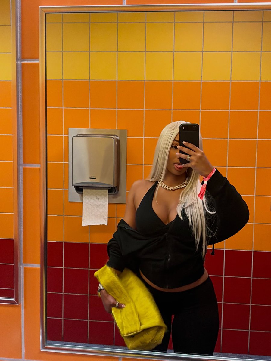 𝐃𝐨𝐮𝐛𝐥𝐞 𝐑. tweet media