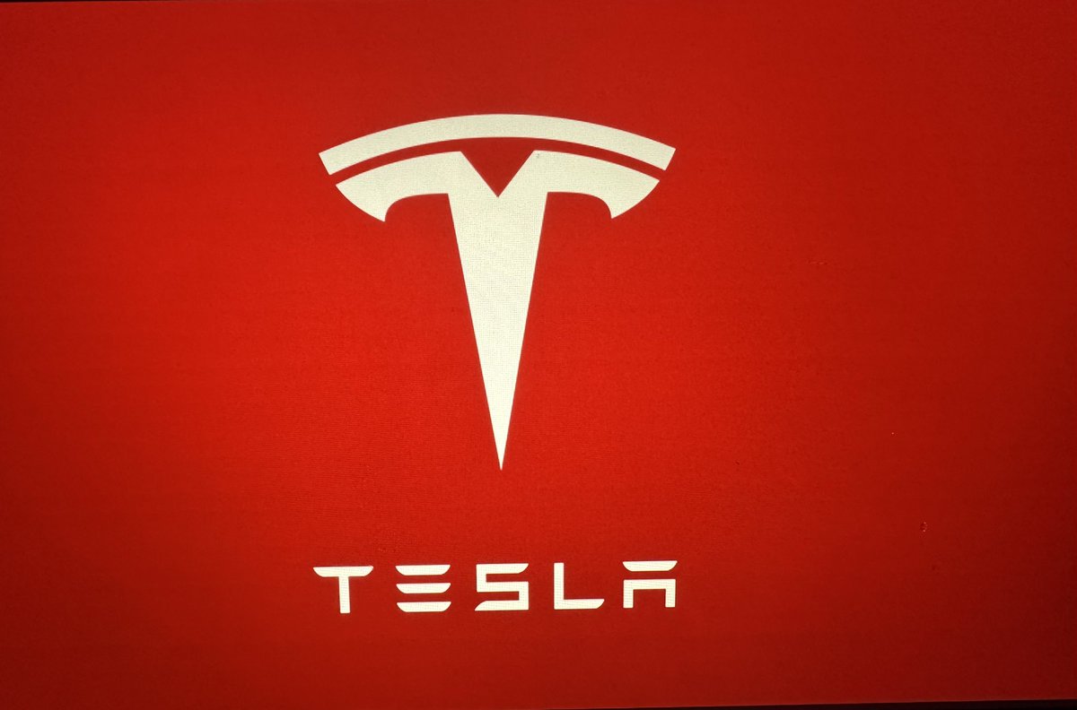 realDollydeLeon tweet media