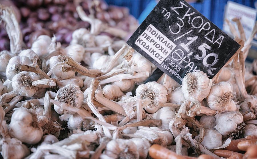 joancarroll's tweet image. Garlic Display at Local Market in Greece! buff.ly/hVr4MvA #garlic #spice #greece #market #vegetables #food #fresh #marketstall #nafplio #buyart #wallart #artforsale #artstore #travel #travelphotography #wallartforsale #giftideas @joancarroll