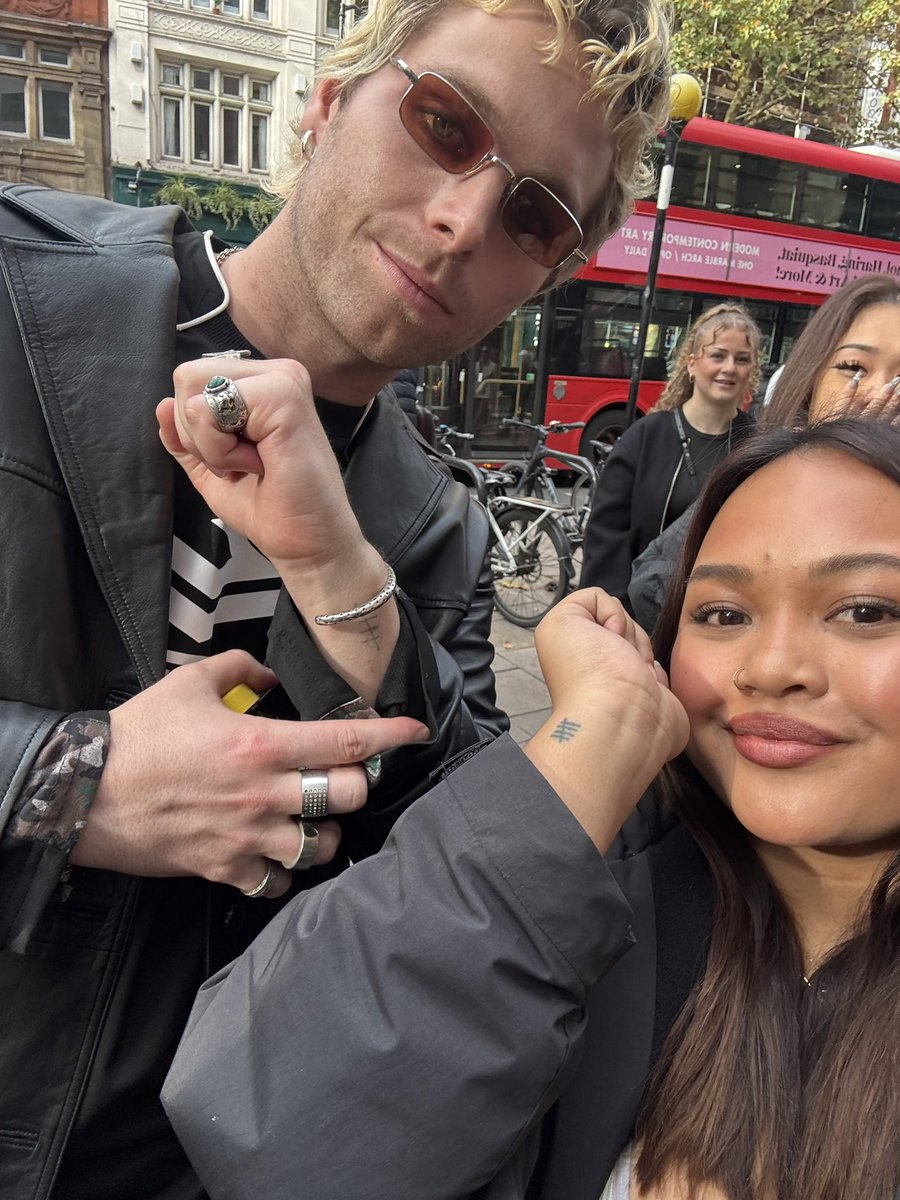 ke ౨ৎ on tour tweet media