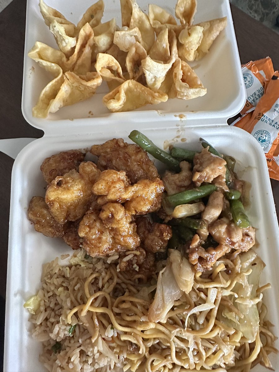 DaniHealz333's tweet image. ✨🐼✨Linner #lunch #dinner #linner #pandaexpress #foodie