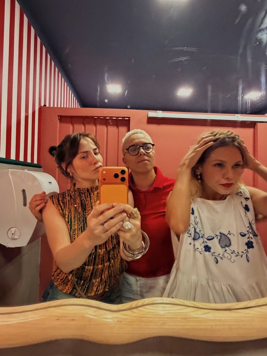 Letícia Colin tweet media