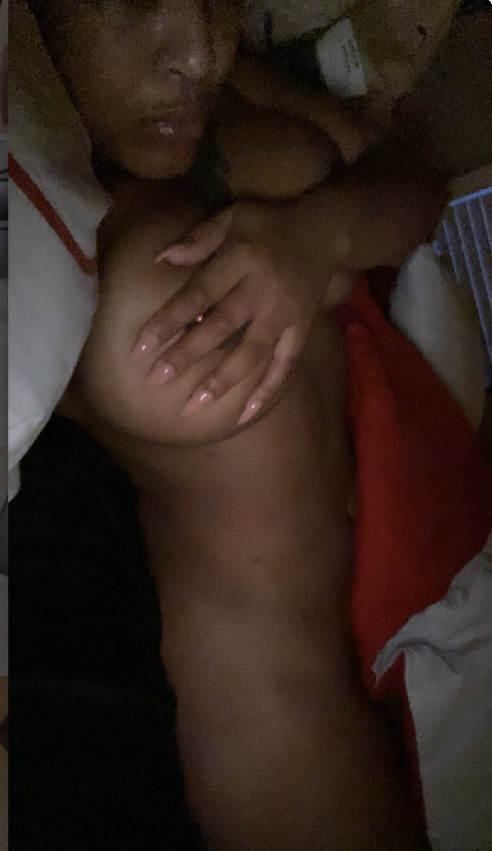 DDanielle86796's tweet photo. If you accept random nudies from 50yo, say hi https://t.co/AMXDGSqLni