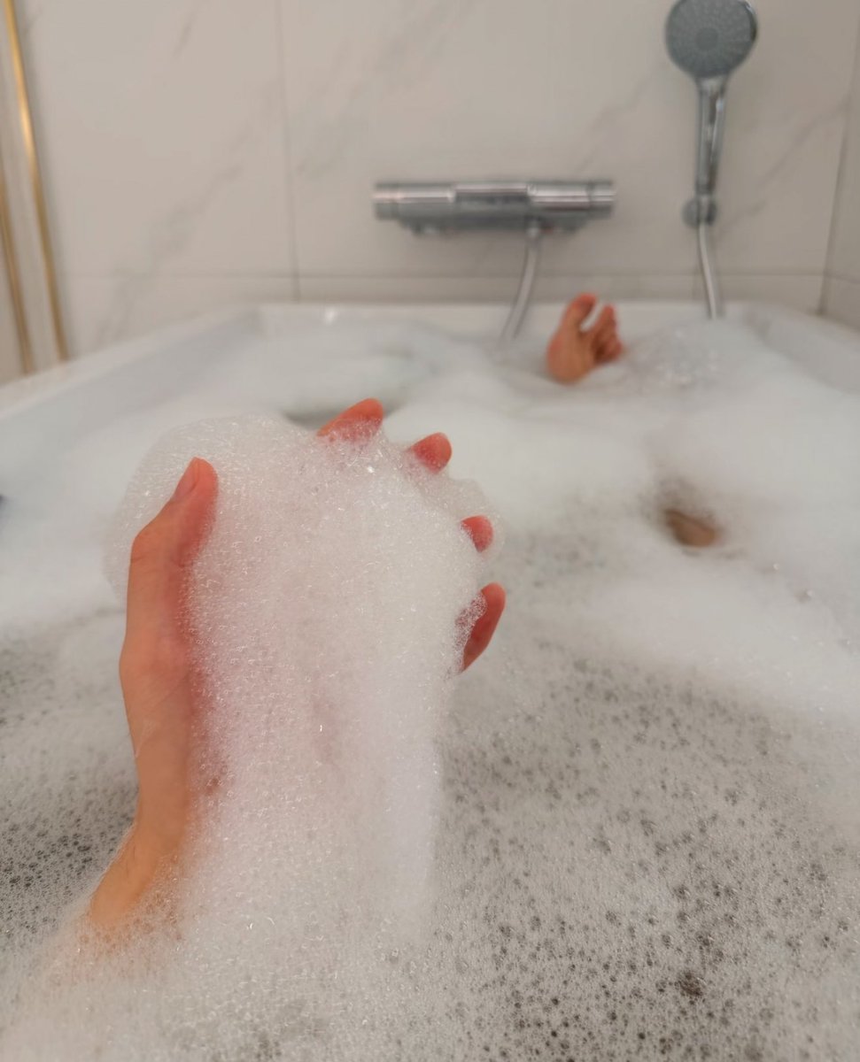 foot lover tweet media