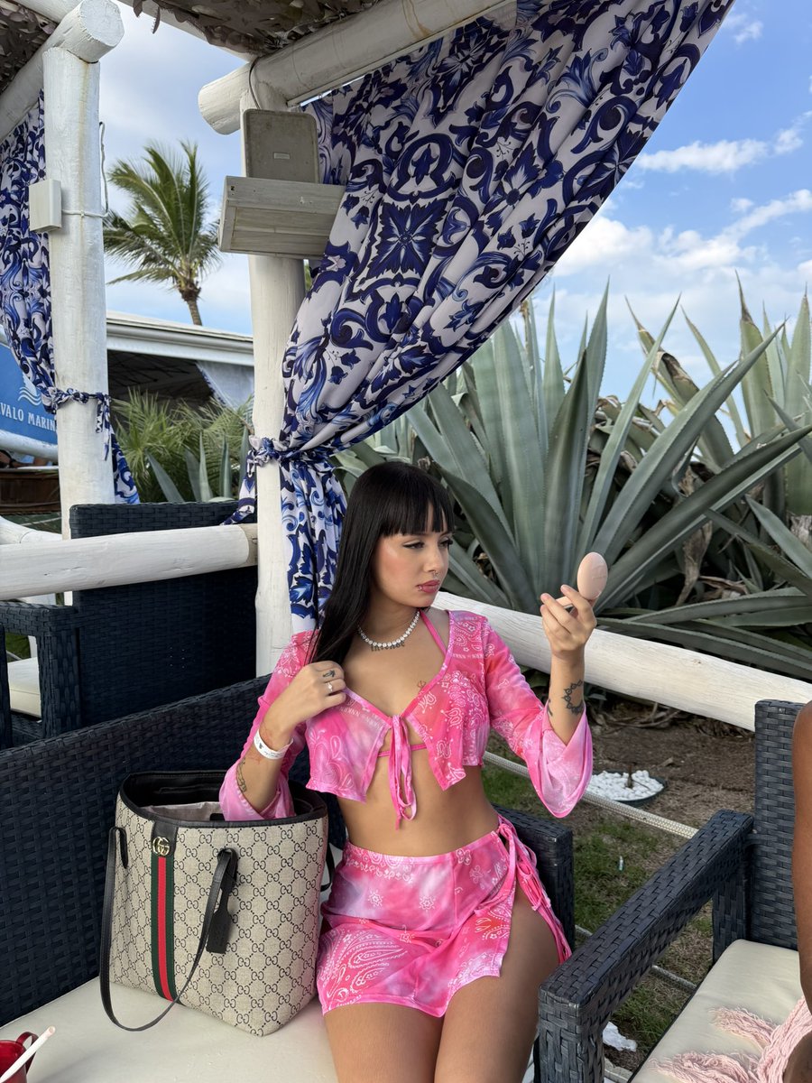 victoria tweet media