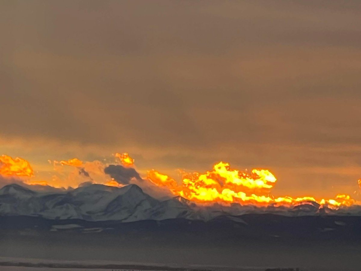 “…in the long run one gets used to anything.”

~ Albert Camus, The Stranger

دل ناامید تو نہیں ناکام ہی تو ہے
لمبی ہے غم کی شام مگر شام ہی تو ہے

فیض احمد فیض