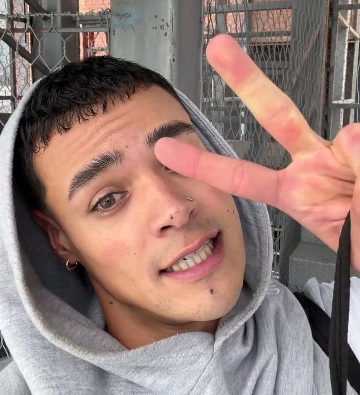 ʅǝᵷuɐʌ𖤝 UNVEIL tweet media