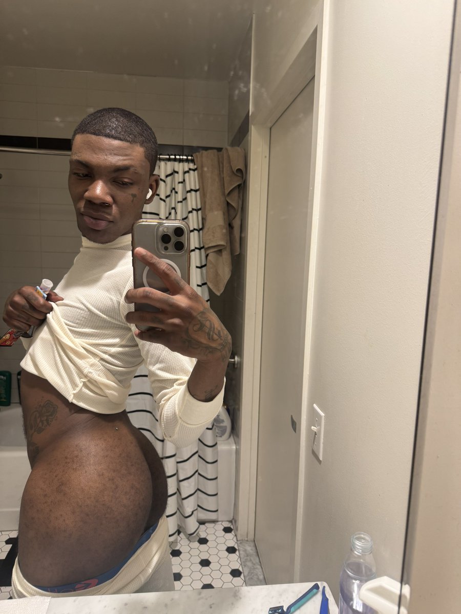 Mr. DumbOutt 🫦 tweet media