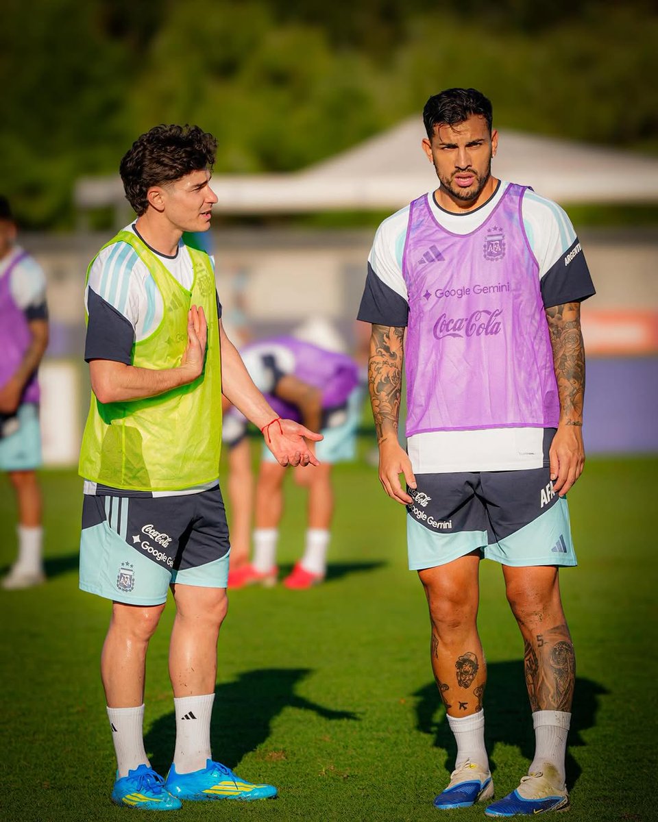 #𝟱 ⚡💙 tweet media