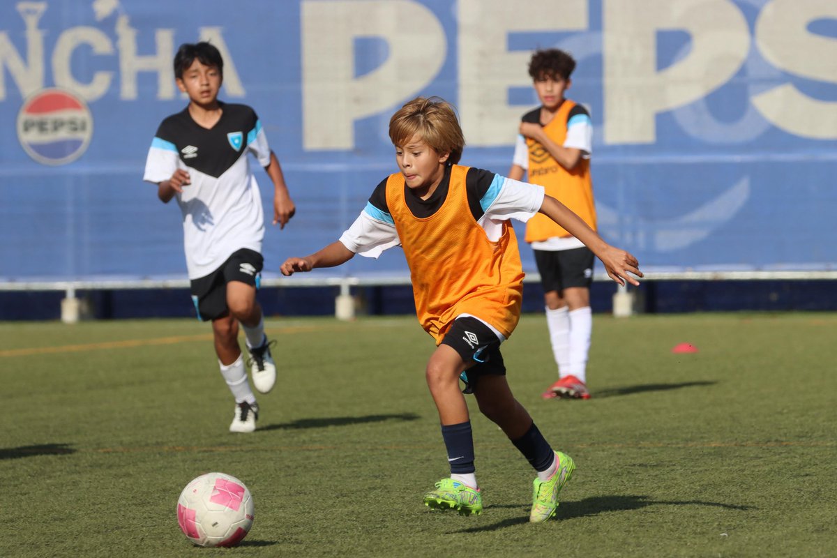 fedefut_oficial's tweet photo. TDS-FIFA | LOS MÁS CHICOS NO SE DETIENEN 💙🇬🇹⚽️
Selección U 13 Masculina
Continúan los entrenamientos de la #SeleSub13 en el Centro de Alto Rendimiento -CAR-FFG.
#VamosGuate #VamosChicos https://t.co/0GdLZqfvLm