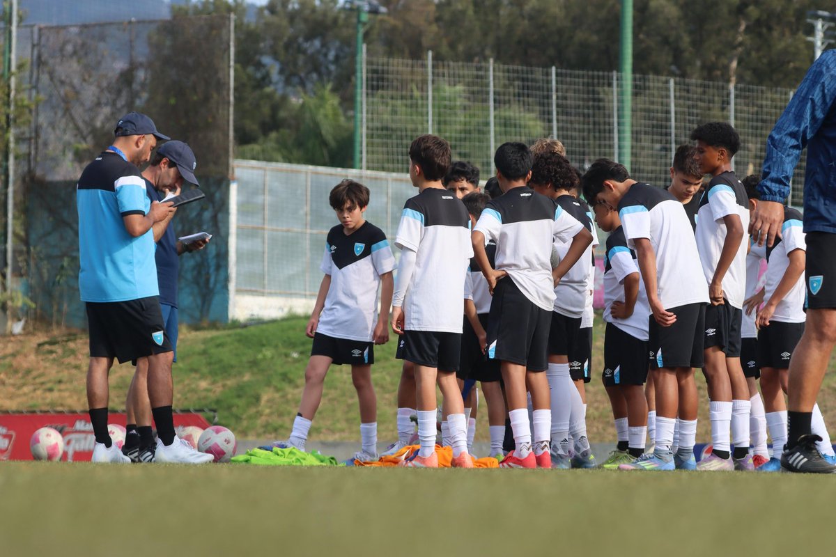 fedefut_oficial's tweet photo. TDS-FIFA | LOS MÁS CHICOS NO SE DETIENEN 💙🇬🇹⚽️
Selección U 13 Masculina
Continúan los entrenamientos de la #SeleSub13 en el Centro de Alto Rendimiento -CAR-FFG.
#VamosGuate #VamosChicos https://t.co/0GdLZqfvLm
