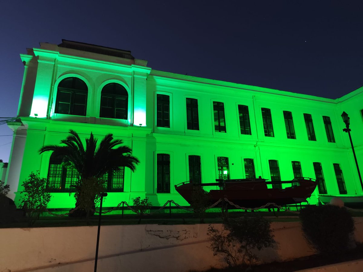 museomaritimocl's tweet photo. 💚⚓ El @museomaritimocl se suma a las celebraciones por el histórico triunfo de Santiago Wanderers en la Copa Libertadores Sub 20 🏆
Su frontis se ilumina de verde en homenaje a este logro que enorgullece a Valparaíso y a todo Chile 🇨🇱
 #SantiagoWanderers #Valparaíso https://t.co/LsqOaFc2hf