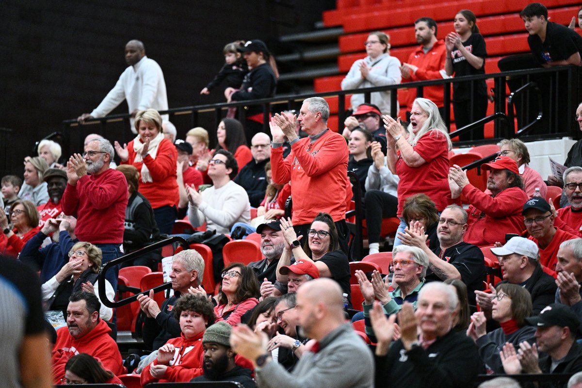 YSUsports's tweet image. Great crowd in Beeghly 📣

#GoGuins #Grit