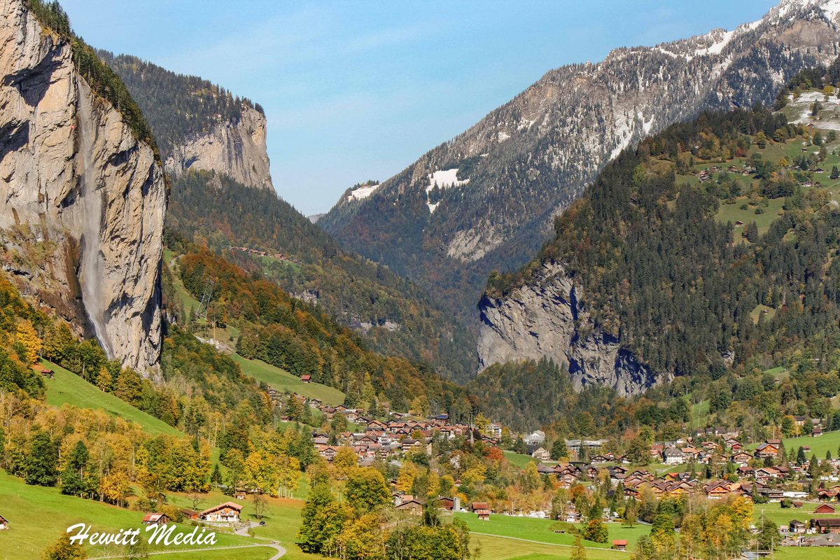 WanderLust1280's tweet image. Home to 72 amazing waterfalls and some of Europe's tallest mountains, Lauterbrunnen in Switzerland is stunning.  Learn more in my Lauterbrunnen Visitor Guide.  wanderlustphotosblog.com/2019/06/07/lau…

#Lauterbrunnen #Switzerland #Waterfalls #TravelGuide #NatureLovers #ExploreSwitzerland