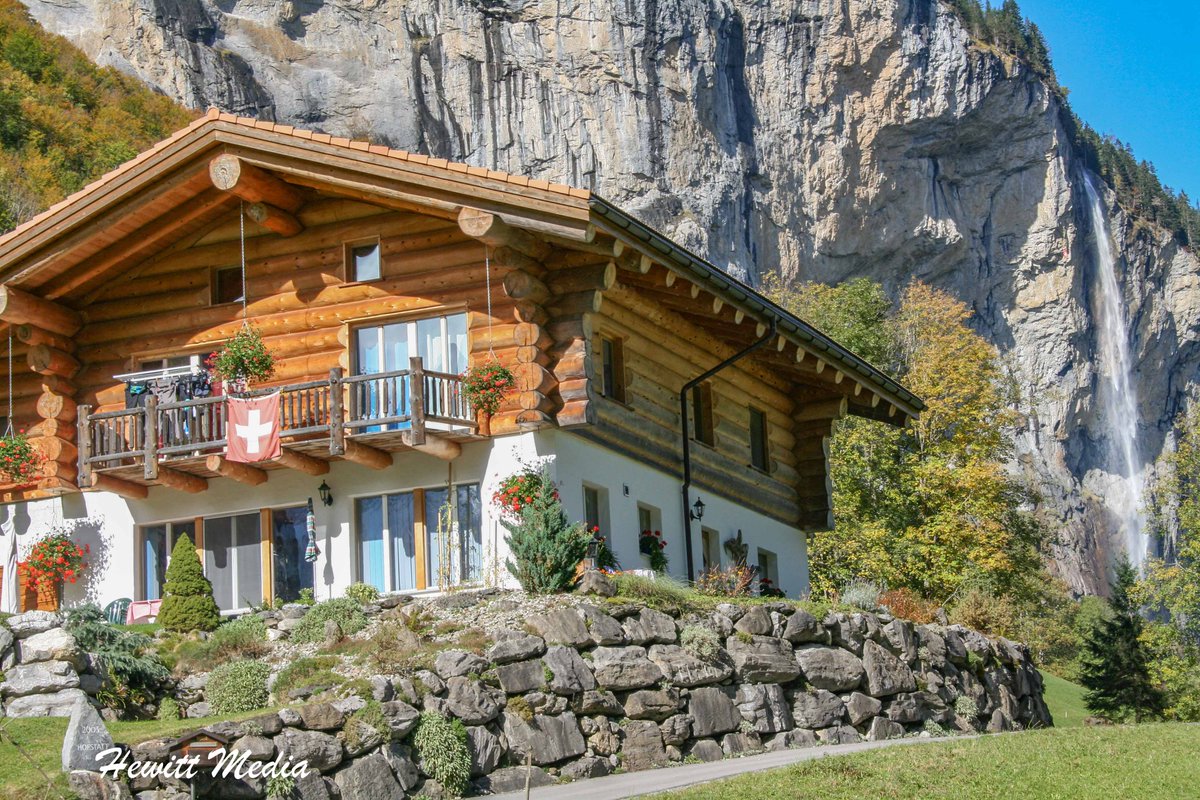 WanderLust1280's tweet image. Home to 72 amazing waterfalls and some of Europe's tallest mountains, Lauterbrunnen in Switzerland is stunning.  Learn more in my Lauterbrunnen Visitor Guide.  wanderlustphotosblog.com/2019/06/07/lau…

#Lauterbrunnen #Switzerland #Waterfalls #TravelGuide #NatureLovers #ExploreSwitzerland