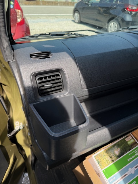 officeatozLtd's tweet image. ハイゼットジャンボ向上プロジェクト　その１ | 富士市の保険代理店 | OFFICE A to Z a-to-z.co.jp/blog/35508/ 
#富士市
#保険代理店
#営業車
#ハイゼットジャンボ
#Ｓ５００
#ドリンクホルダー
＃ＤＩＹ
#両面テープ
#３Ｍ