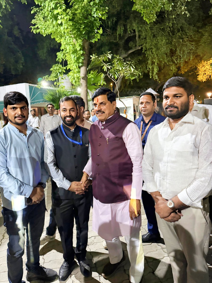 Adv Vikas Tiwari tweet media