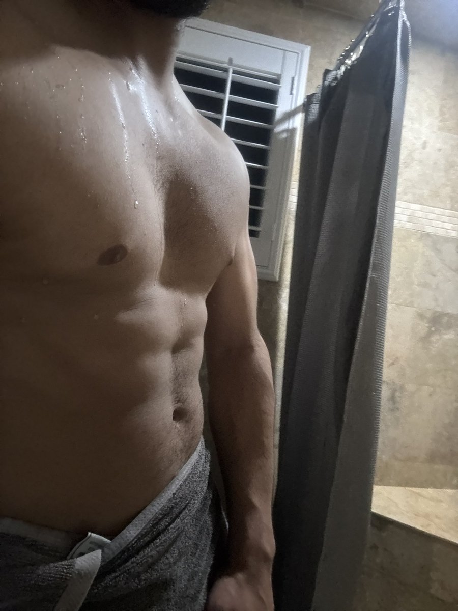 _04146's tweet photo. need me a pretty throat 😛 https://t.co/vuwwkGXico