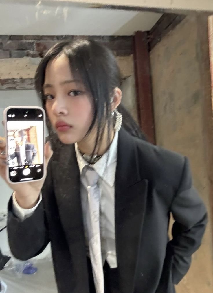 ella౨ৎ tweet media