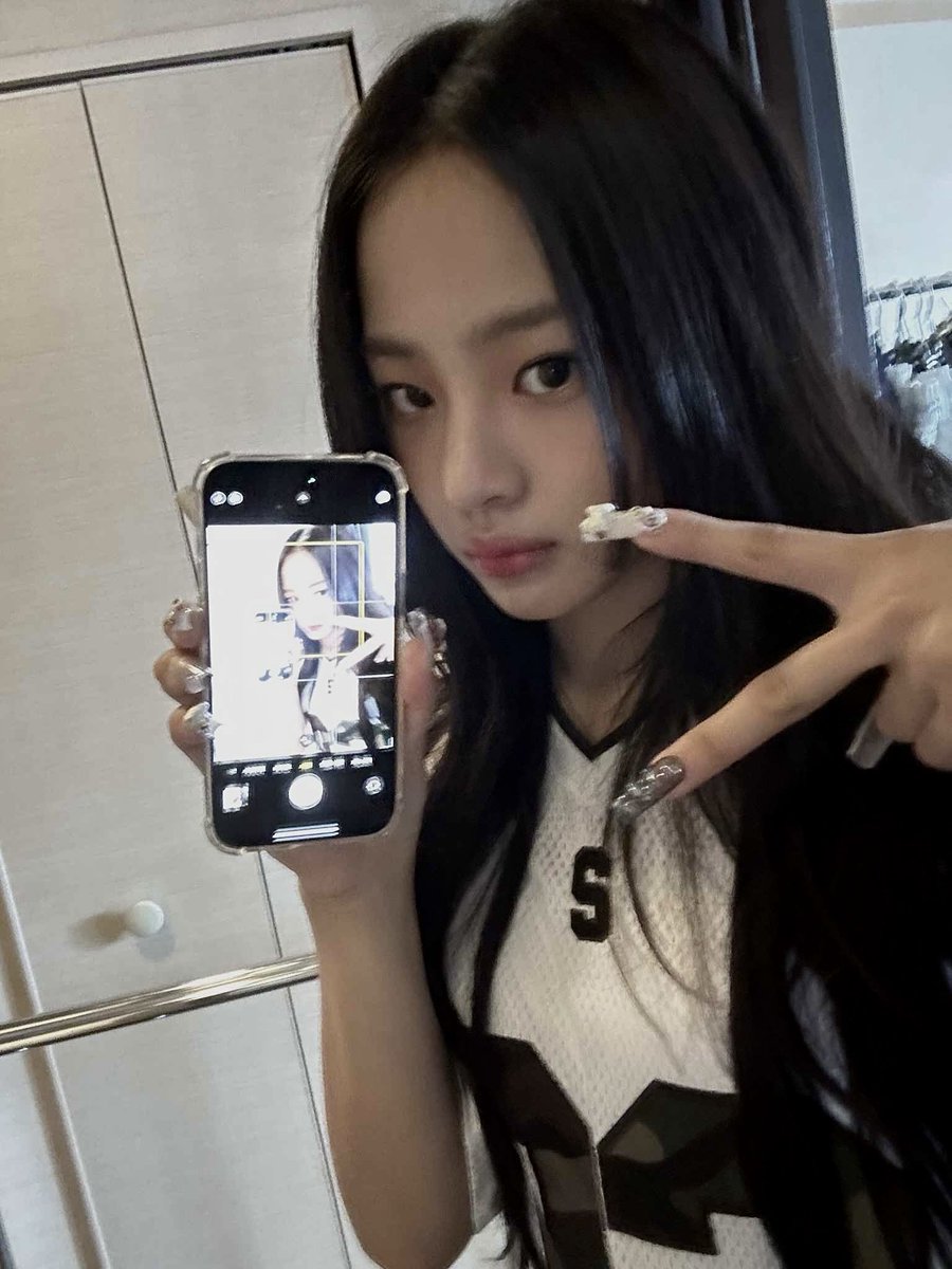 ella౨ৎ tweet media