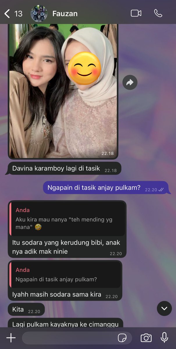 punyararan's tweet photo. Warna temboknya sama, apakah kita sodaraan juga karena "davina karamboy" itu? 🤣🤣 https://t.co/w4mQWkrgFN