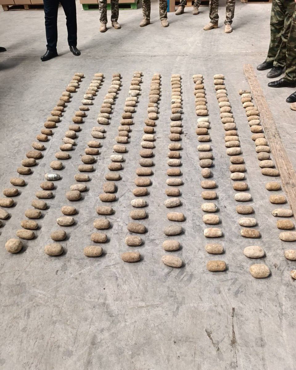 миллиард казахстанцев tweet media