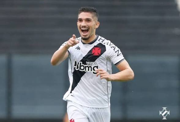 pedrolamouniers's tweet photo. @futtmais Calma, que Andrey? 🤔
O Andrey NASCIMENTO, revelado no Vasco, ou o Andrey DO NASCIMENTO, cria do Vasco? Faz MUITA diferença https://t.co/douapAgw5p