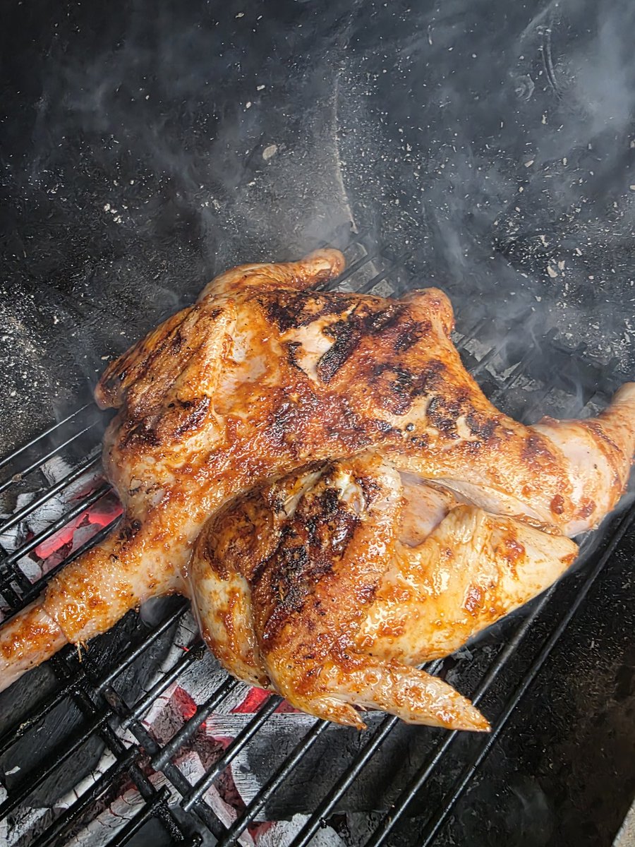 mama_hawi's tweet photo. I am a private chef in Nairobi who also offers catering services for events, meal prep packages,  daily office lunches. I have cooking classes as well and all food related services. I cook with heart, skill and intention and take care of your tummy 🤭😋 https://t.co/oG0KVXyjT6