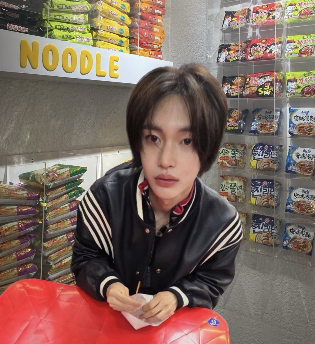 คุนแม่จ้ะ .. กินรสอะไร เดี๋ยวหนุเขียนให้ เอาซองแดงเลยหรอจ้ะ แต่มันเผ็ดมากนะ 😿 เพิ่มต้นหอม กระเทียมด้วยหรอ .. ไม่อยากกินแล้วอะ