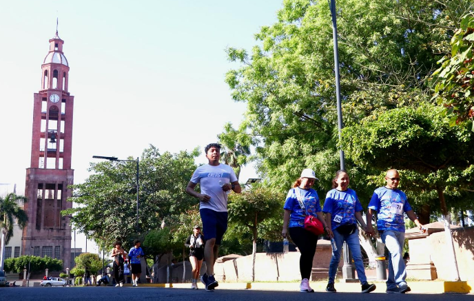 🏅 #Michoacan #CONADE #DatoGEB

El municipio de Apatzingán fue sede de la carrera atlética “Camina, Trota y Corre por el Agua”, con participación de 500 corredores, se premió a los tres primeros lugares de las categorías libre varonil y femenil con incentivos económicos.