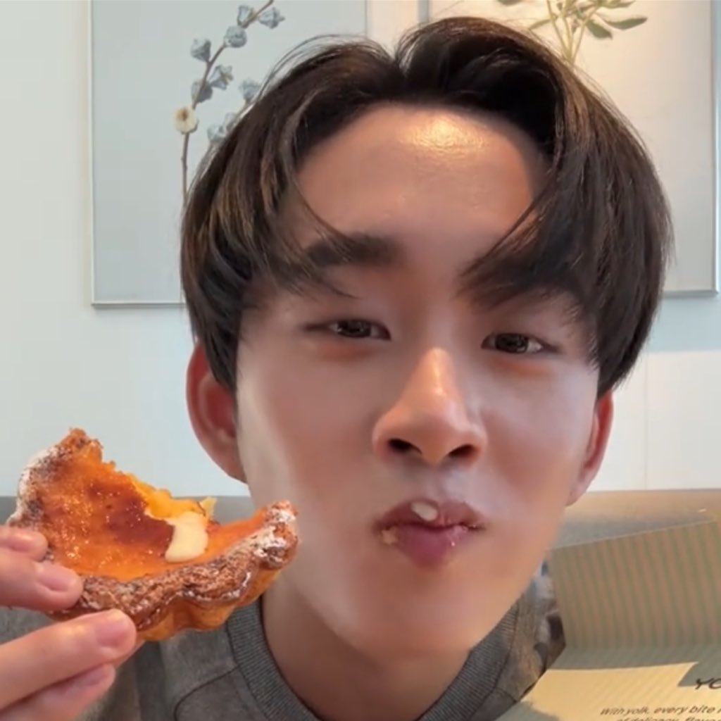 blooming 💌 tweet media