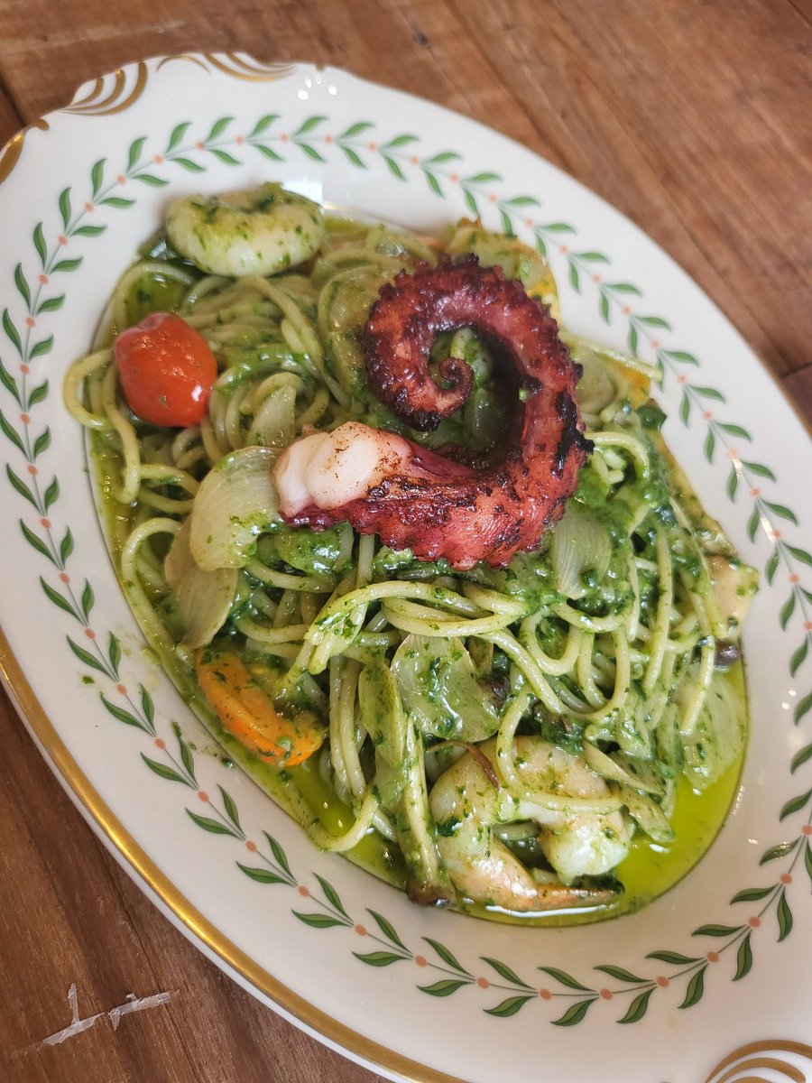 100☘️ tweet media