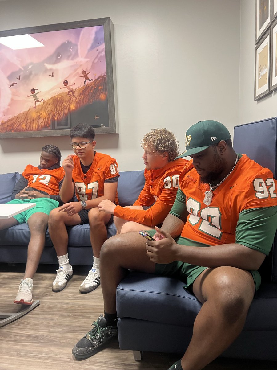 BillyRolle31's tweet photo. Dropped in on the Children’s Unit at TMH today. #RattlersCare https://t.co/7mUwfqXmWv