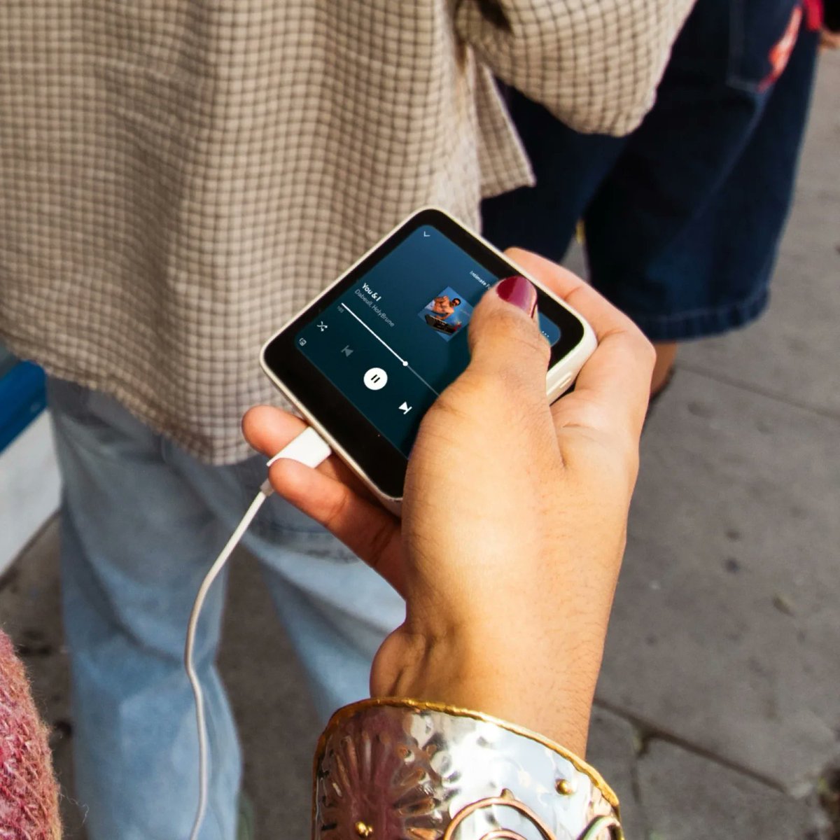 daily_gadget_jp's tweet photo. ブラウザ・SNS非搭載の3インチ極小スマホ『The Meadow』が399ドルで予約開始!専用回線、月額10ドルでノイズを断つサブ機
https://t.co/GRNgey4RbS
#デイリーガジェット #TheMeadow https://t.co/gHPcLvSFBF