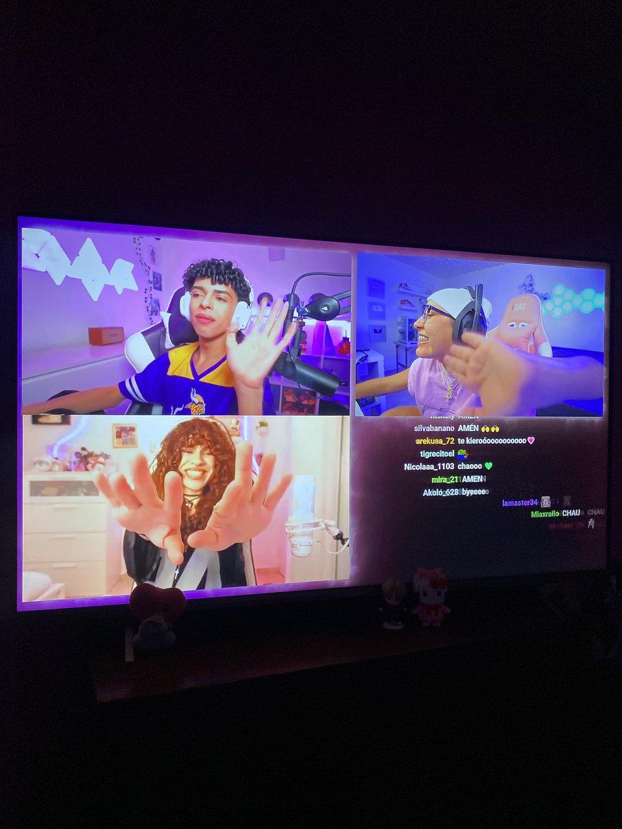 Las amo con todo mi corazon, gracias por esta noche llena de risas y anécdotas. Me hacen feliz ❤️‍🩹