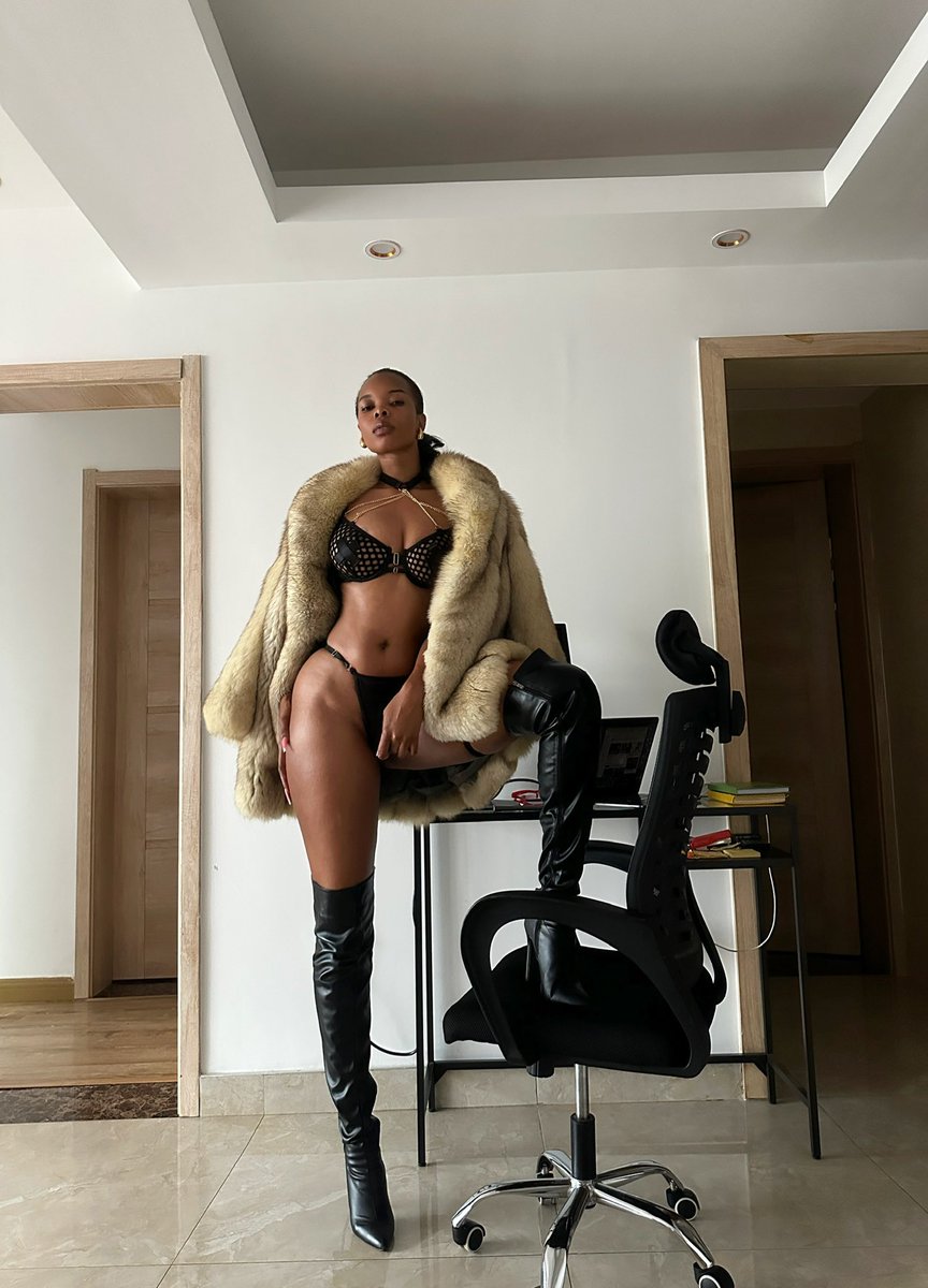 macy_lwa's tweet photo. Thigh high latex boots #onlyfans https://t.co/vKYJ3sZZcy