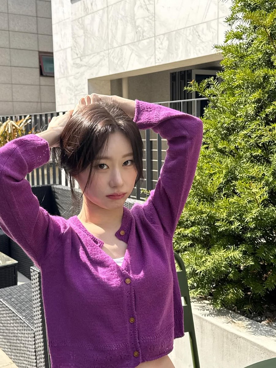 chaeryeong moments that could kill a sapphic tweet media