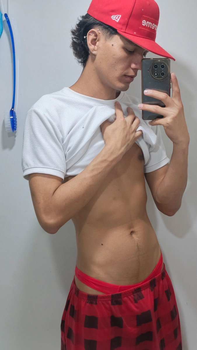 Connorgarret2's tweet photo. Nights 😙😴 https://t.co/bJILsswoGZ