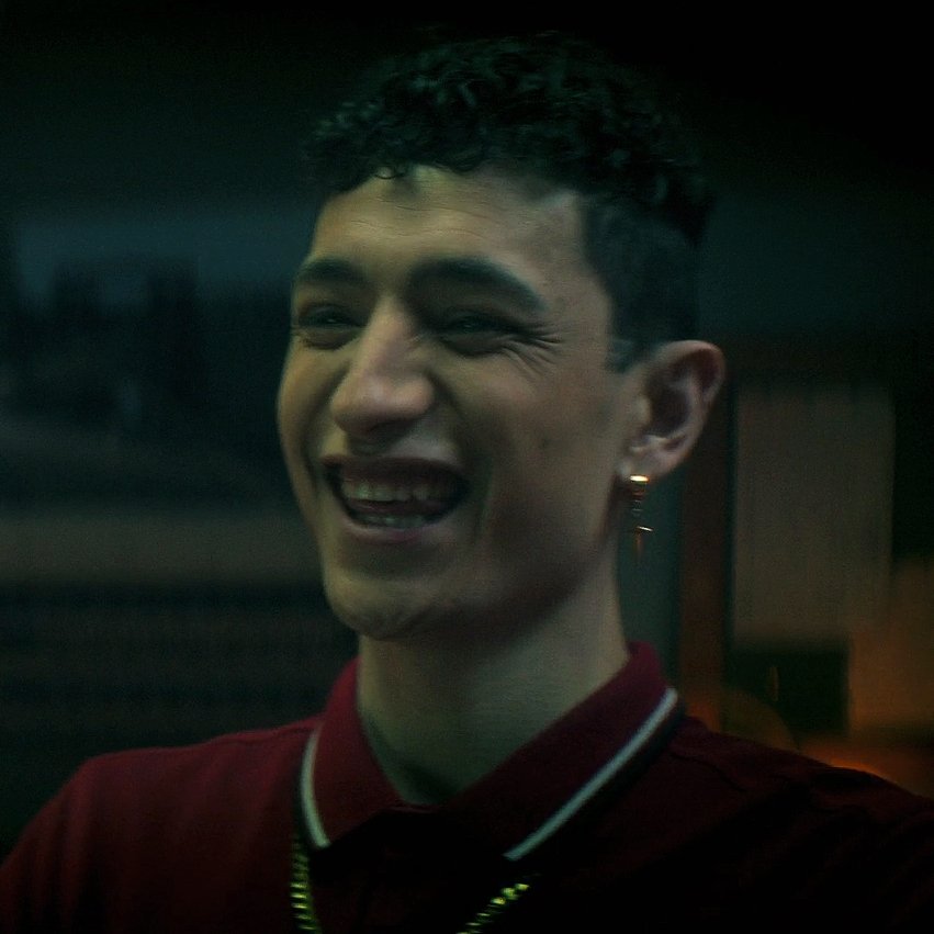 V 👻 #SaveDeadBoyDetectives tweet media