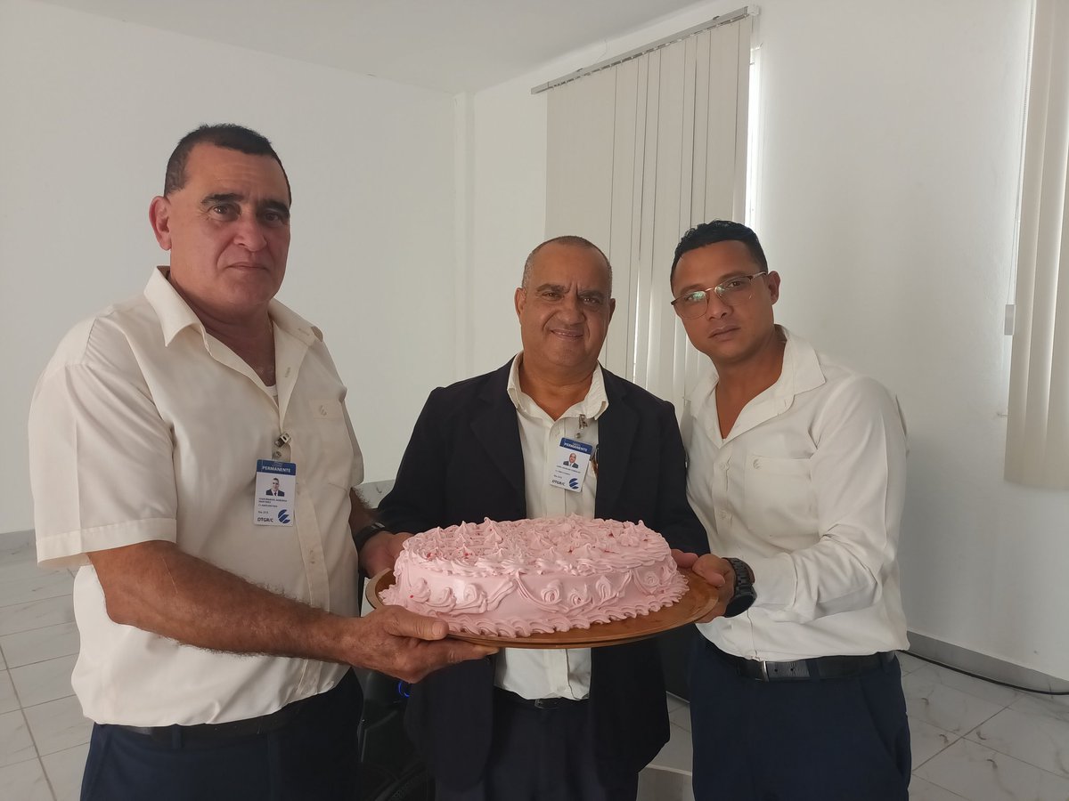 Hoy aprovechando el encuentro celebramos el cumpleaños de Ariel y Manuel.