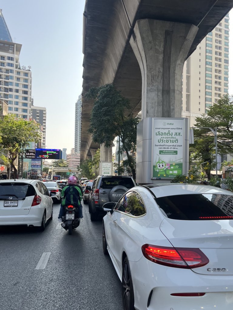 kribl4's tweet photo. ติดจนน่าเบื่อมีจริง #bkk https://t.co/iWYbdKlNMu