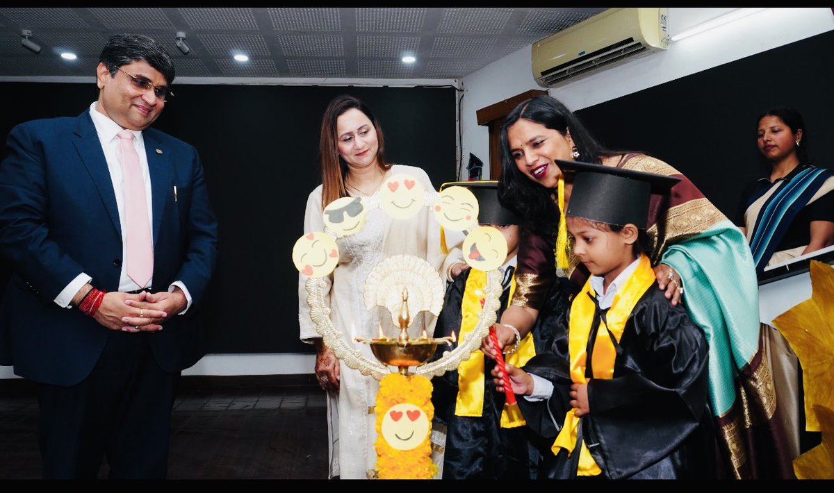 AnissaNabi1's tweet image. Loved to hand over degrees to little graduates who have eyes filled with dreams and heart full of aspirations. They have a world to conquer with their confidence &amp;amp; courage. #graduationday of RRL High school at CSIR IIIM. 
@rahulramsahai
 Little achievements count a lot.