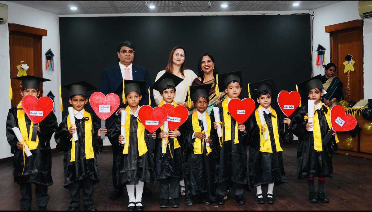 AnissaNabi1's tweet image. Loved to hand over degrees to little graduates who have eyes filled with dreams and heart full of aspirations. They have a world to conquer with their confidence &amp;amp; courage. #graduationday of RRL High school at CSIR IIIM. 
@rahulramsahai
 Little achievements count a lot.