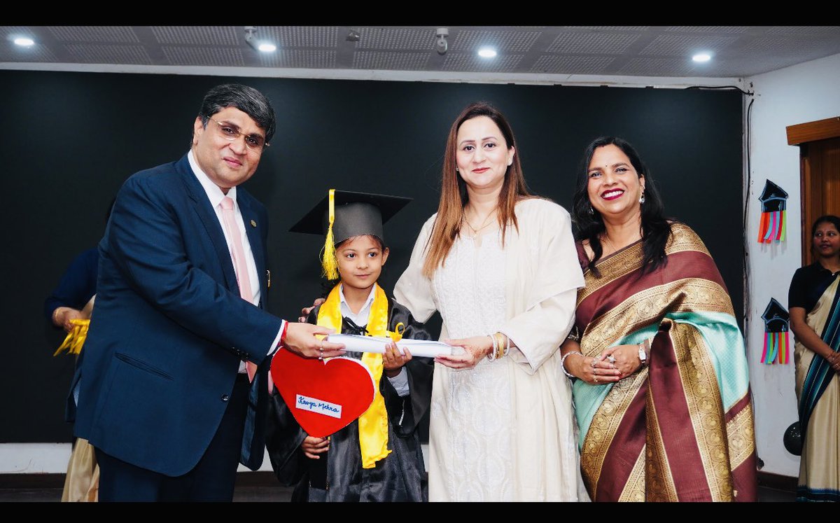 AnissaNabi1's tweet image. Loved to hand over degrees to little graduates who have eyes filled with dreams and heart full of aspirations. They have a world to conquer with their confidence &amp;amp; courage. #graduationday of RRL High school at CSIR IIIM. 
@rahulramsahai
 Little achievements count a lot.