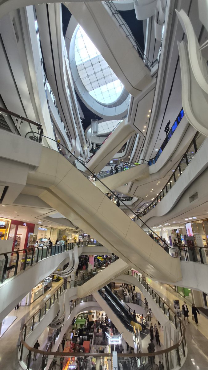 Monster Mom tweet media